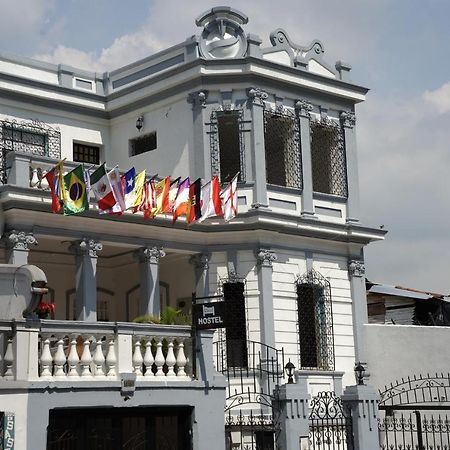 Petronio'S Hostel กาลี ภายนอก รูปภาพ