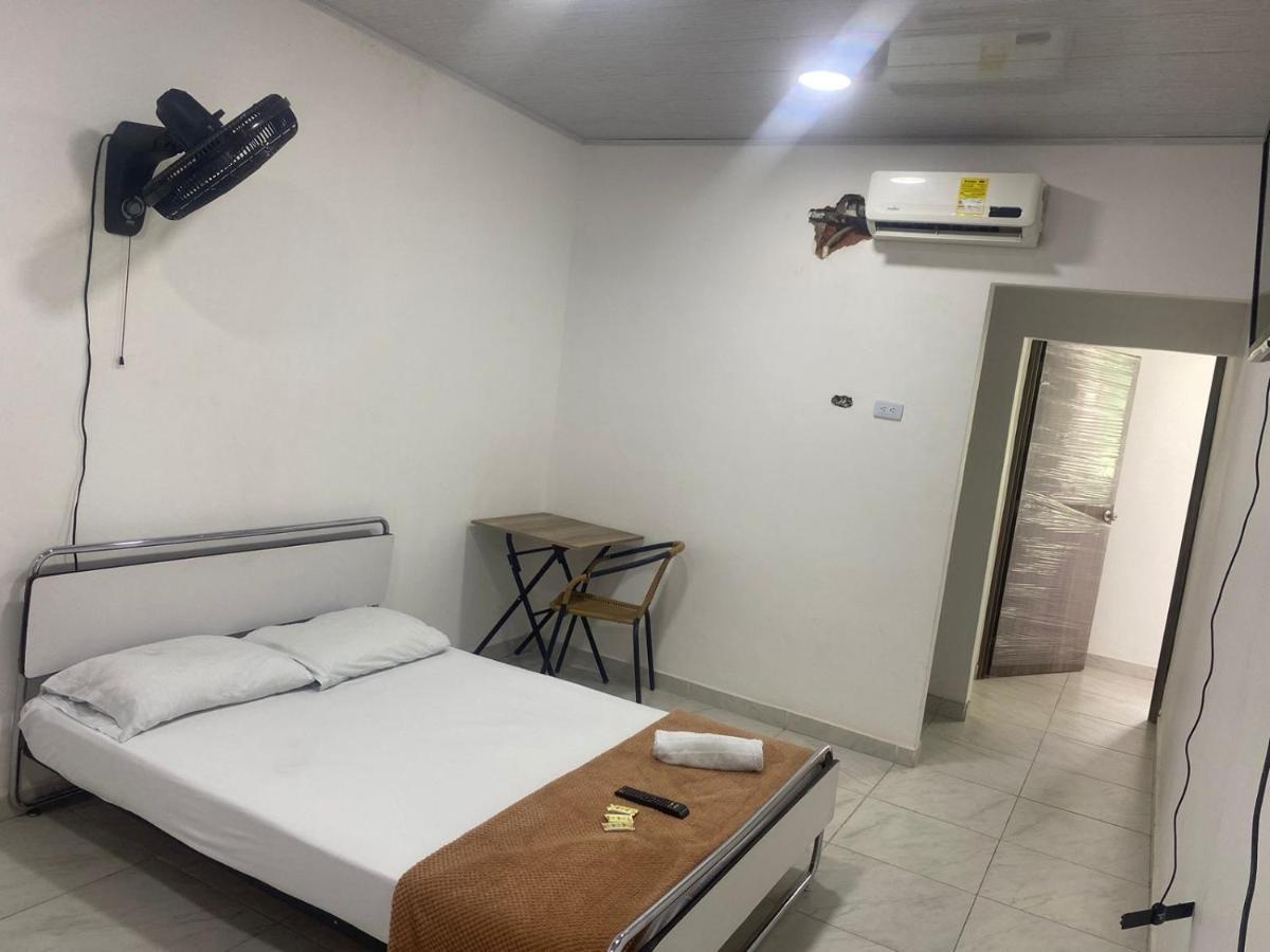 Petronio'S Hostel กาลี ภายนอก รูปภาพ