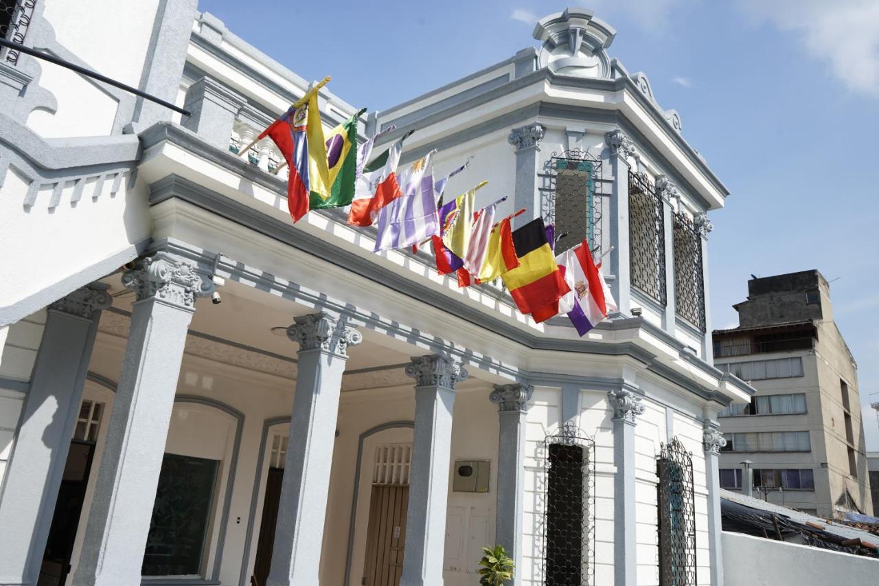 Petronio'S Hostel กาลี ภายนอก รูปภาพ