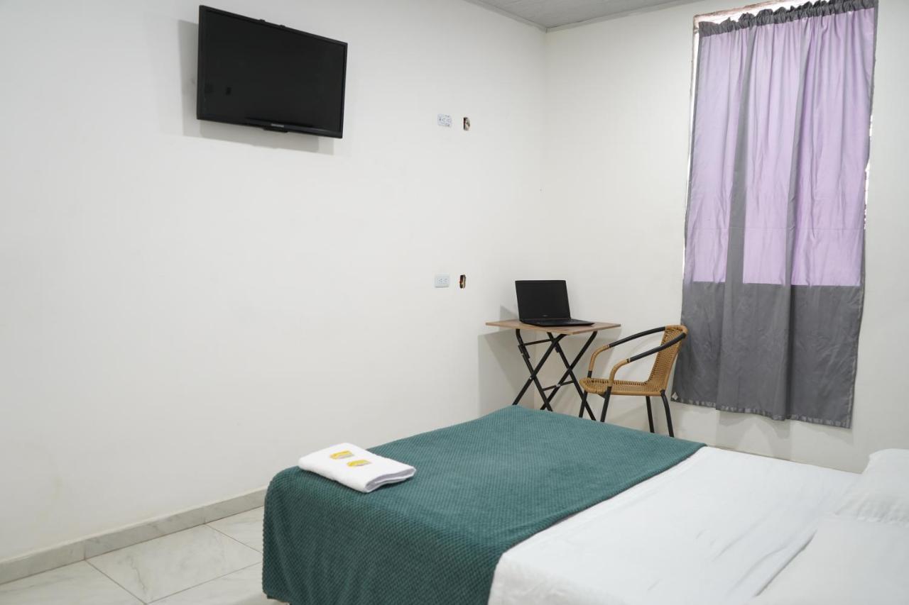 Petronio'S Hostel กาลี ภายนอก รูปภาพ