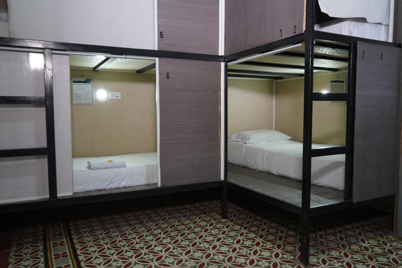 Petronio'S Hostel กาลี ภายนอก รูปภาพ
