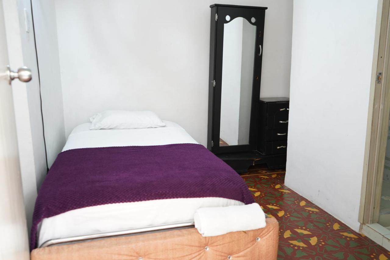 Petronio'S Hostel กาลี ภายนอก รูปภาพ