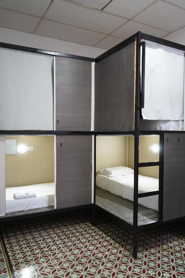 Petronio'S Hostel กาลี ภายนอก รูปภาพ