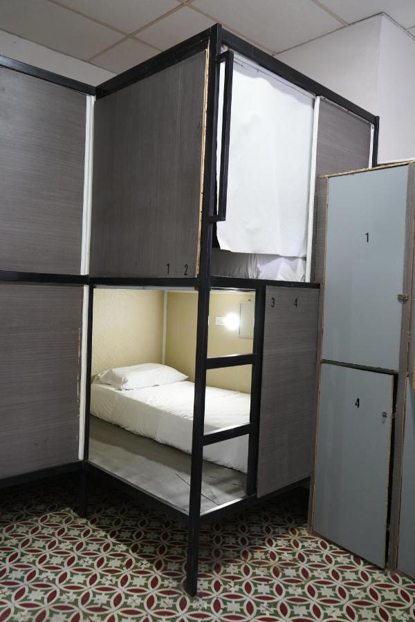 Petronio'S Hostel กาลี ภายนอก รูปภาพ