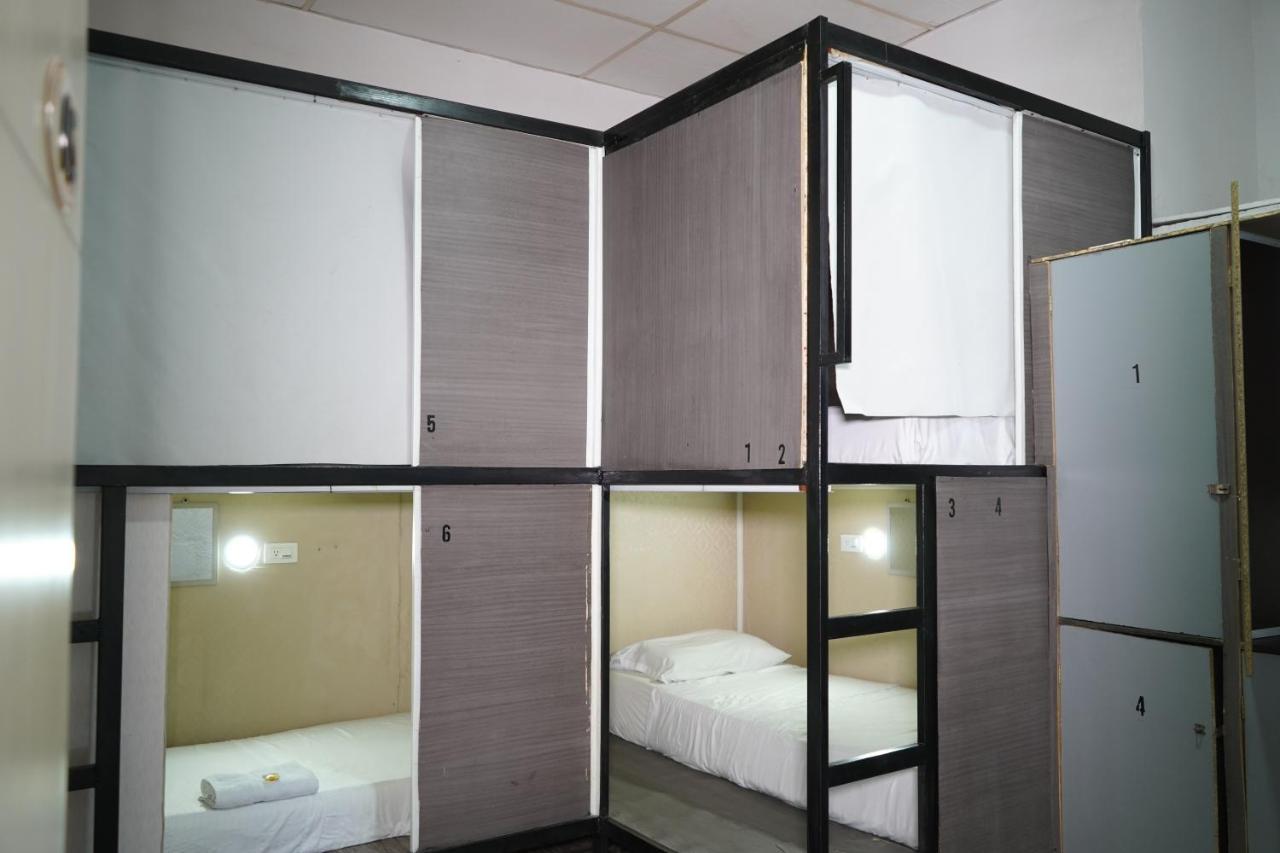 Petronio'S Hostel กาลี ภายนอก รูปภาพ