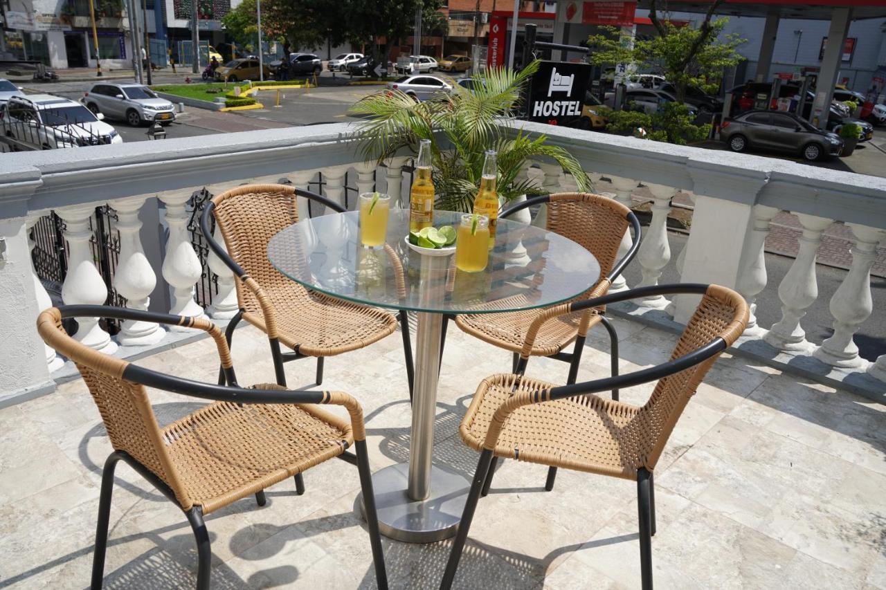 Petronio'S Hostel กาลี ภายนอก รูปภาพ